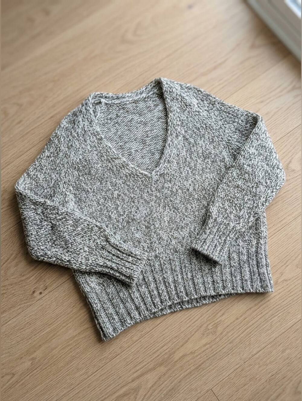 Zara Marled Oversized V-Neck Sweater Size: Small